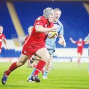 Jonathan Davies canters over for a try against the Blues