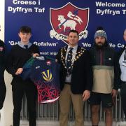 Laugharne's Portreeve, Anthony James,  presents the shirts to Ysgol Dyffryn Taf.