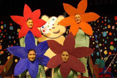 Milford Haven School: Flowergirls