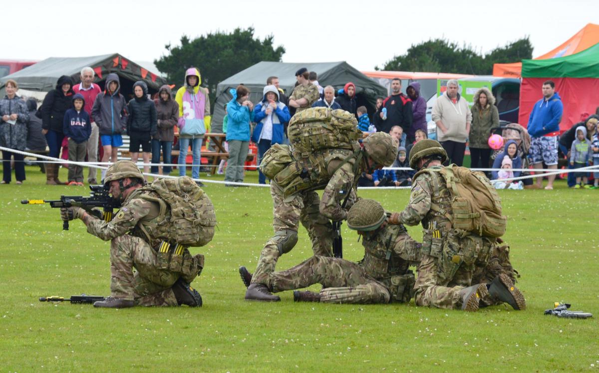 226 Signal Squadron demonstrate how they would recover a casualty.