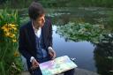 EOS Painting the Modern Garden_Lachlan Goudie painting at Giverny