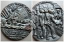 The medal, owned by Alan Morgan, reads: ‘The great steam ship Lusitania sunk by a German submarine 5 May.’ (27851982)