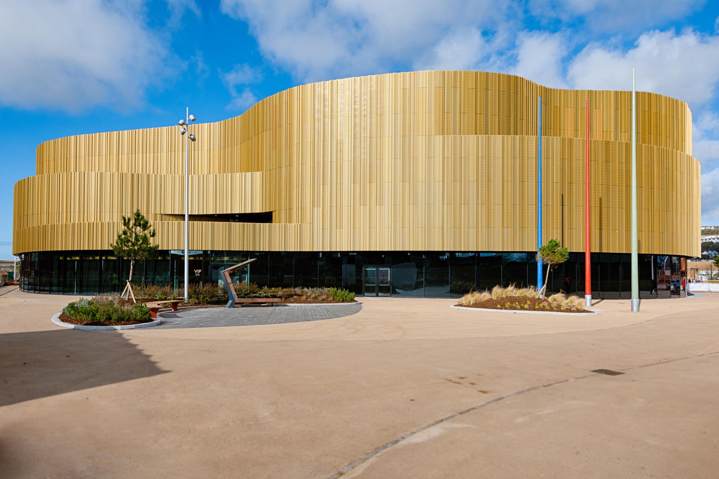 Stars celebrate opening of Swansea Arena as it hosts first live music show - Vimarsana News