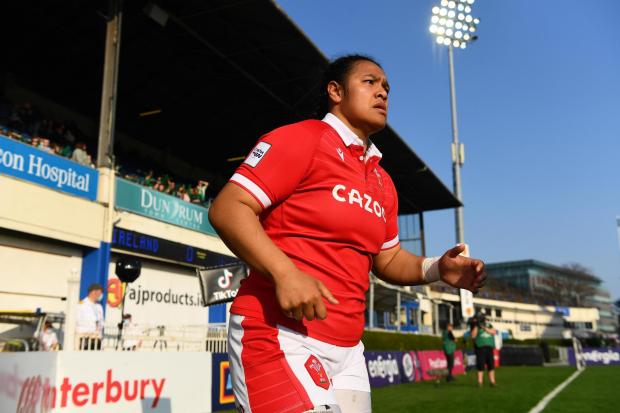 Western Telegraph: Sisilia Tuipulotu of Wales runs out. Photo: Huw Evans Picture Agency