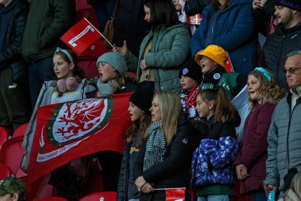 Western Telegraph: Wales fans singing the national anthem. Picture: Gruffydd Thomas/Huw Evans Agency