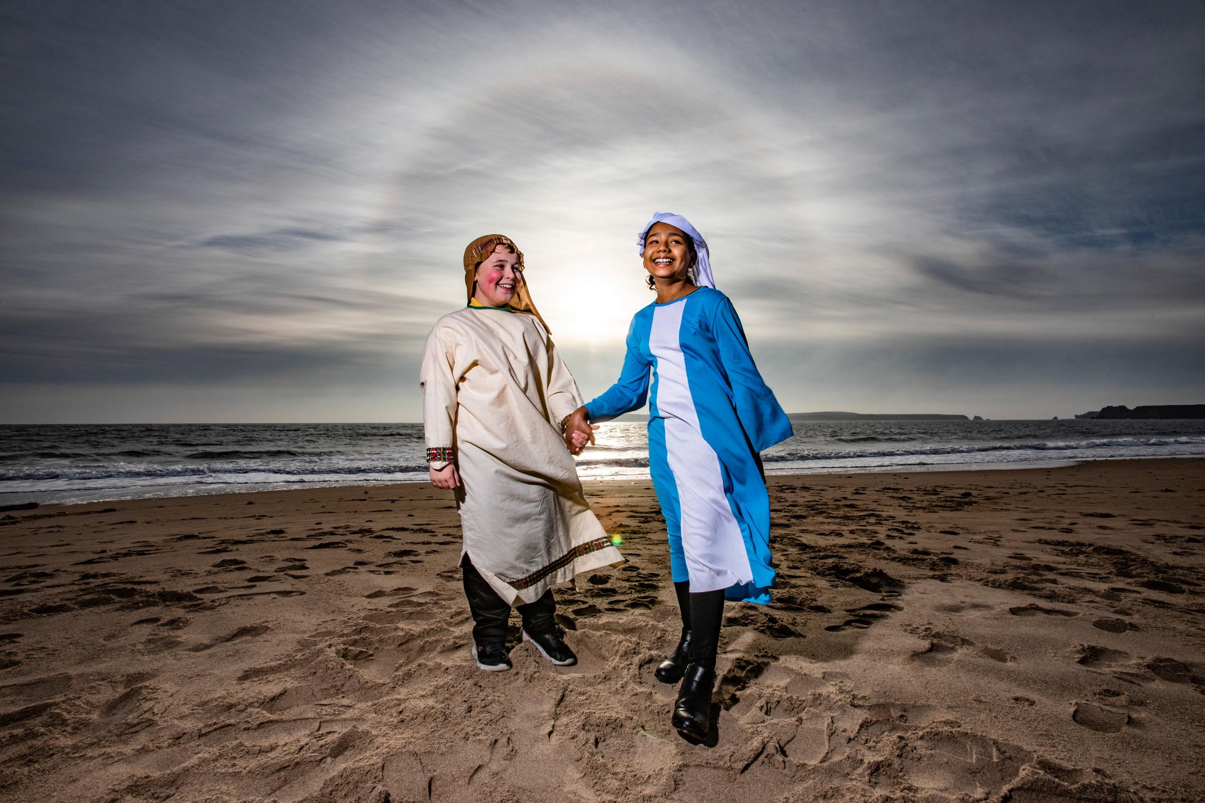 Halo crowns Nativity scene from St Teilo's School, Tenby - Vimarsana News