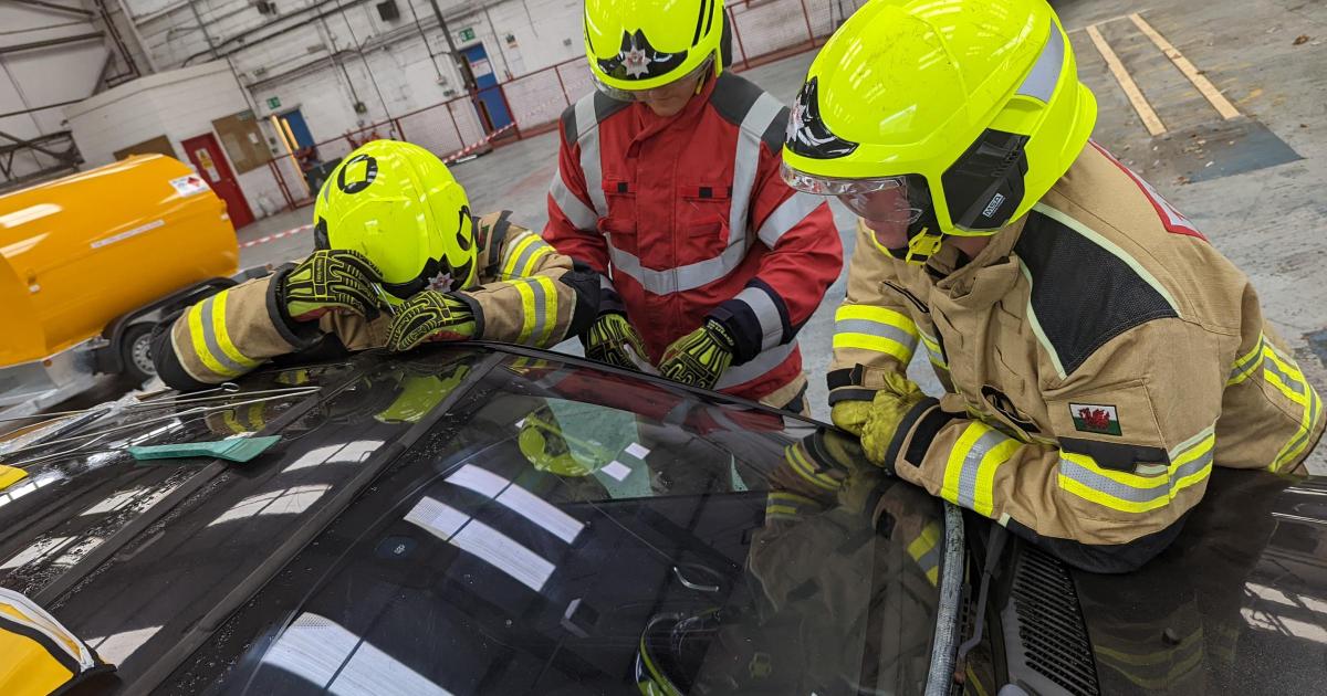 AA and Mid and West Wales Fire and Rescue Service team up - Vimarsana News