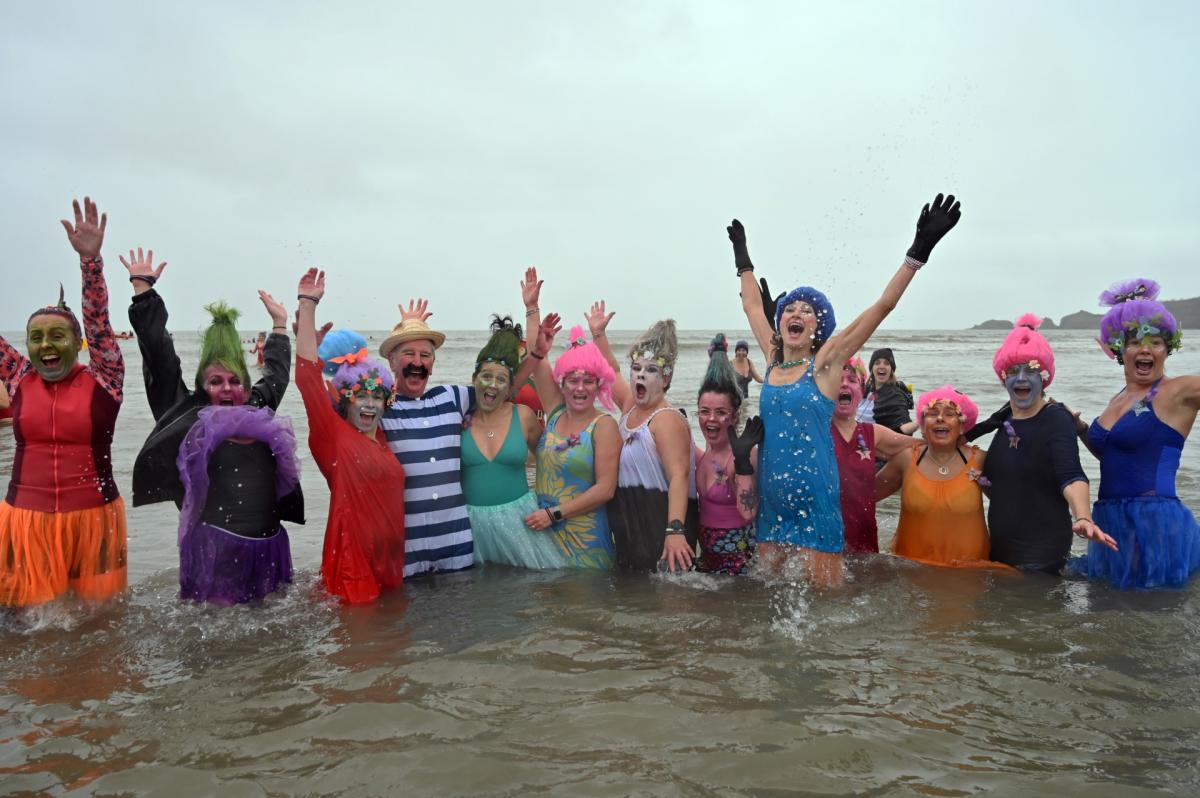 Saundersfoot New Year's Day swim sees 2024 in with a splash