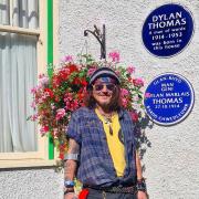 Johnny Depp outside Dylan Thomas' birth place